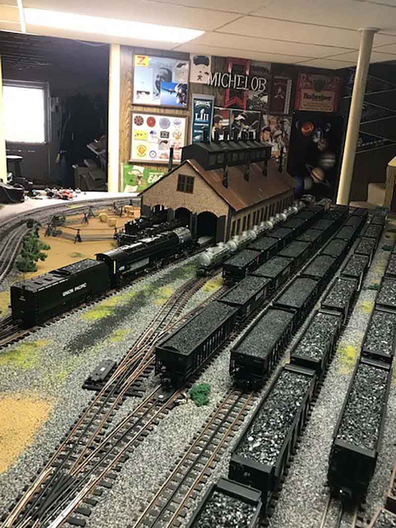 O scale 20x12 coal freight model railroad