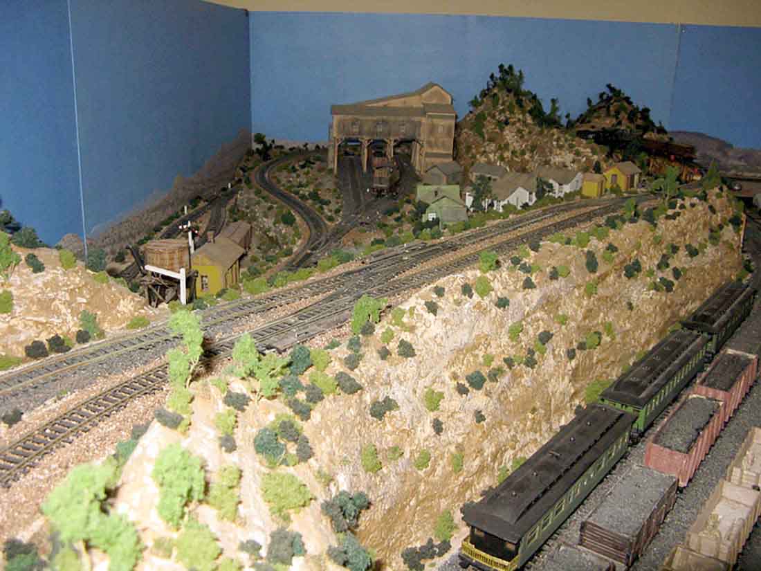 4x8 DCC model railroad coal freight