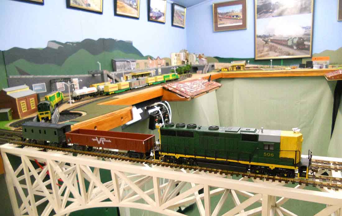 model train diesel loco bridge