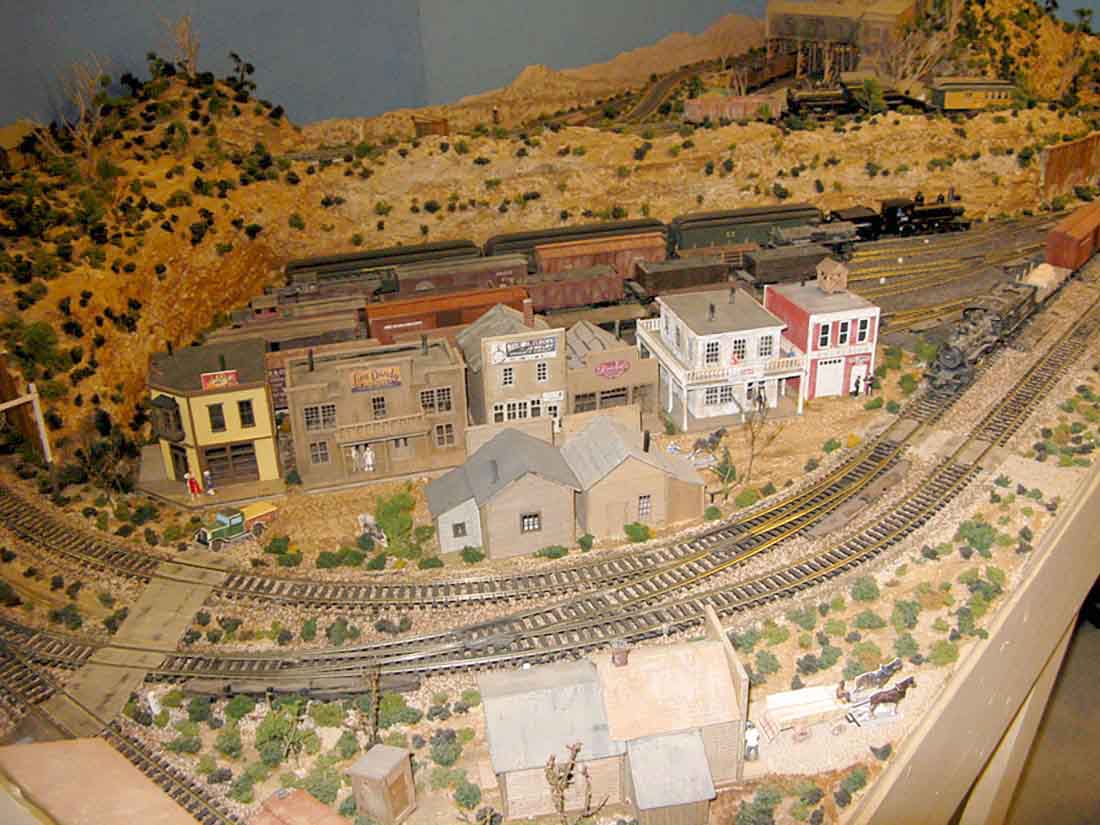 HO scale mine town
