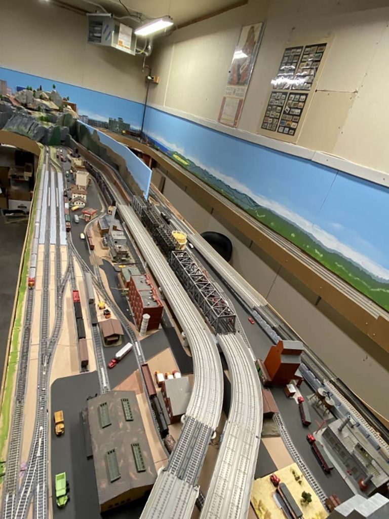 Battery powered G scale - Model railroad layouts plansModel railroad ...