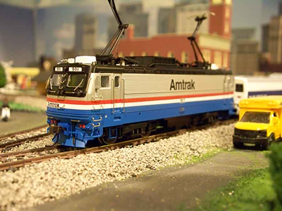 electric amtrak model train