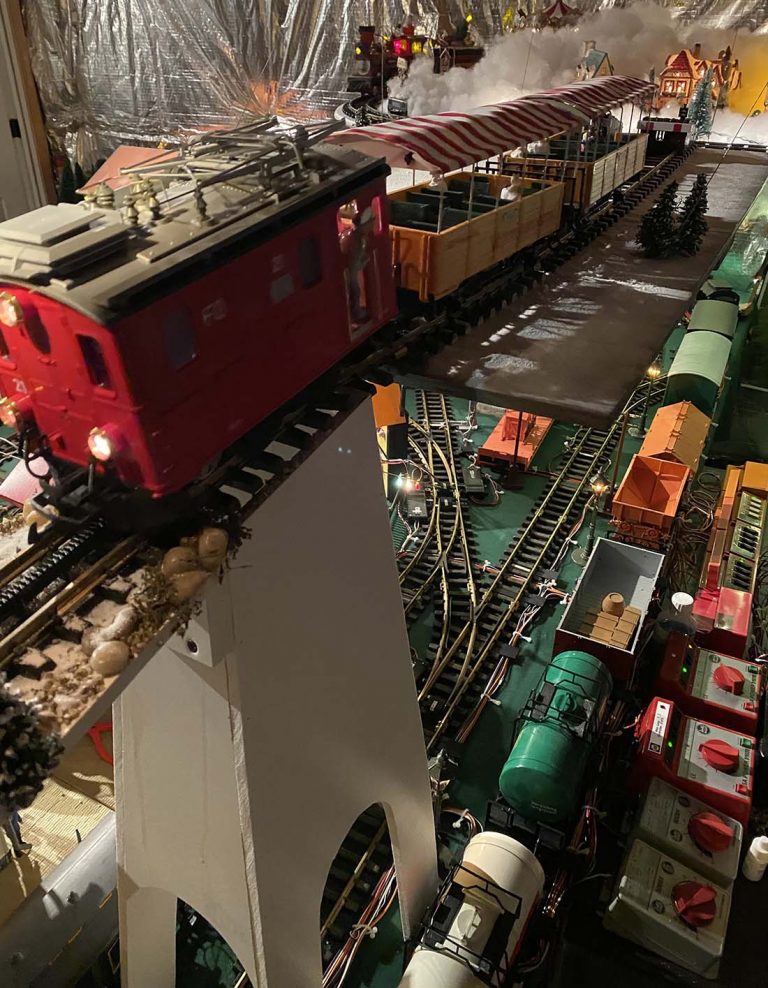 G scale trains - Dave's - Model railroad layouts plansModel railroad ...