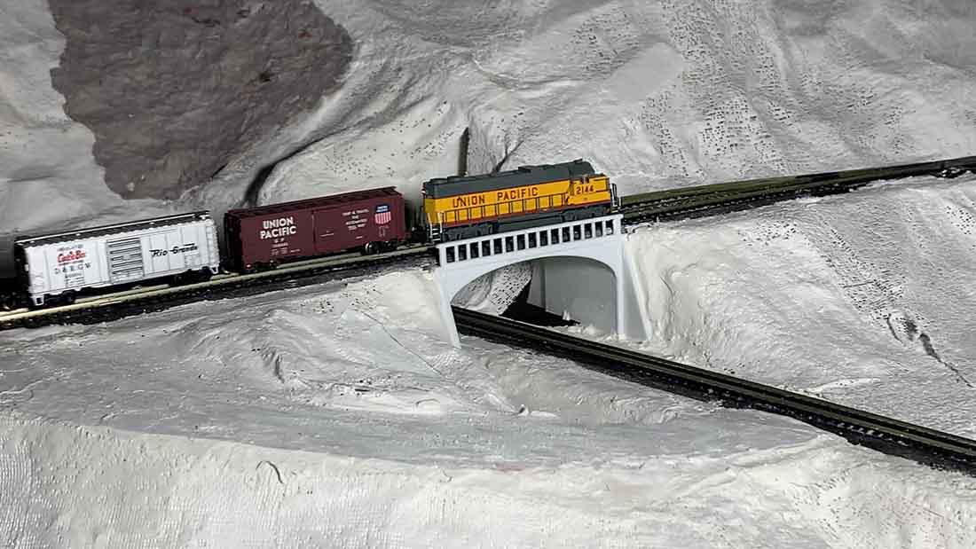 n scale scenic ridge trains crossing bridge
