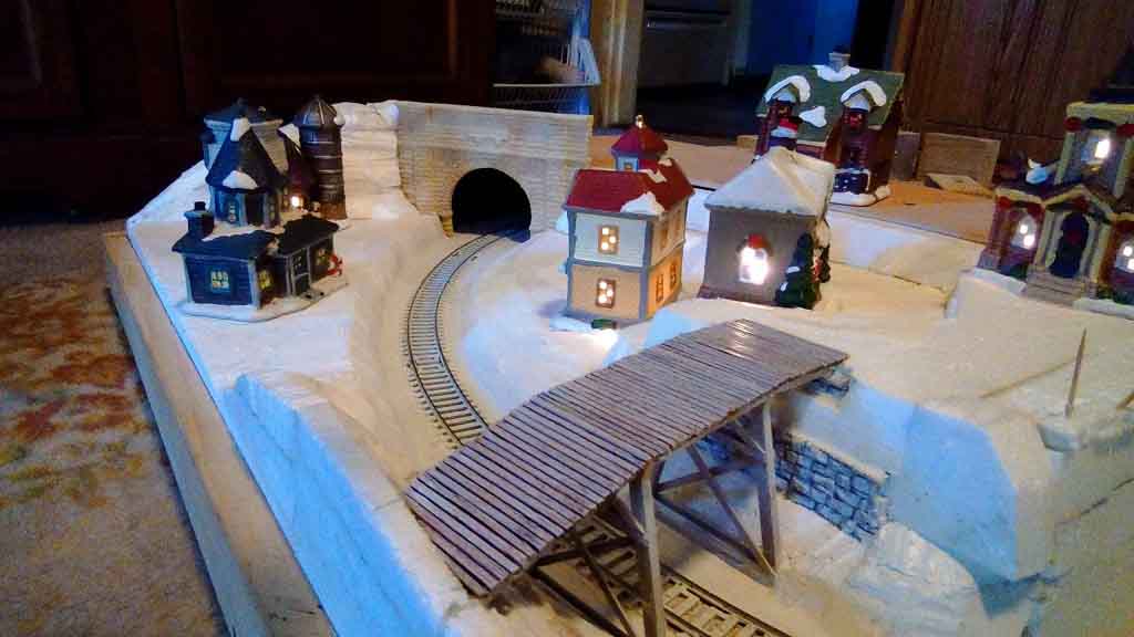 Chrsitmas model railroad tunnel