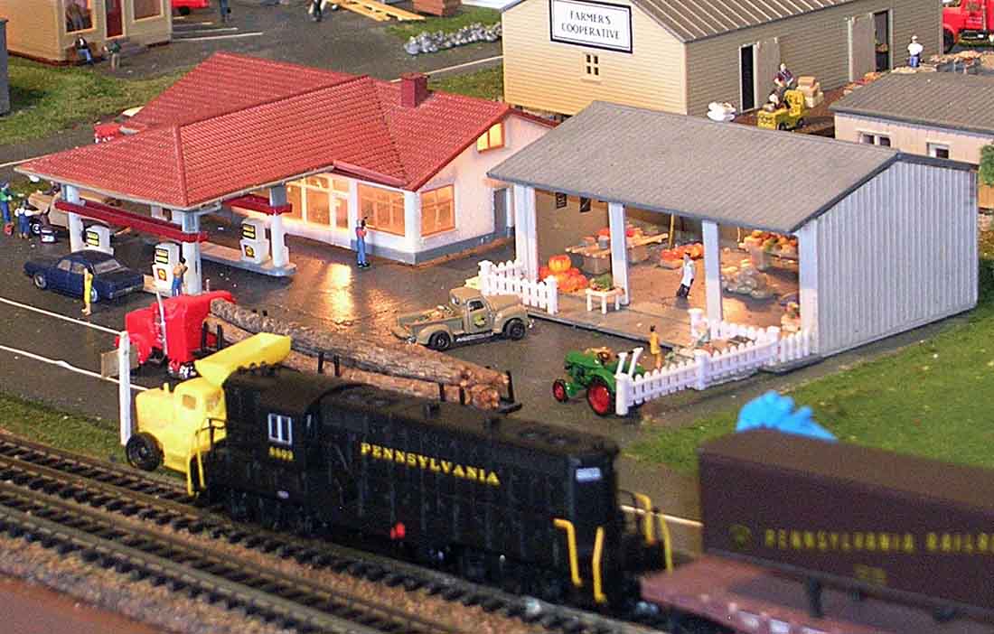 N scale DCC gas station