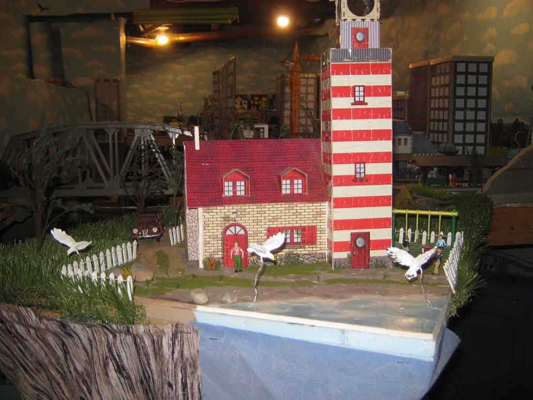 lionel model train lighthouse