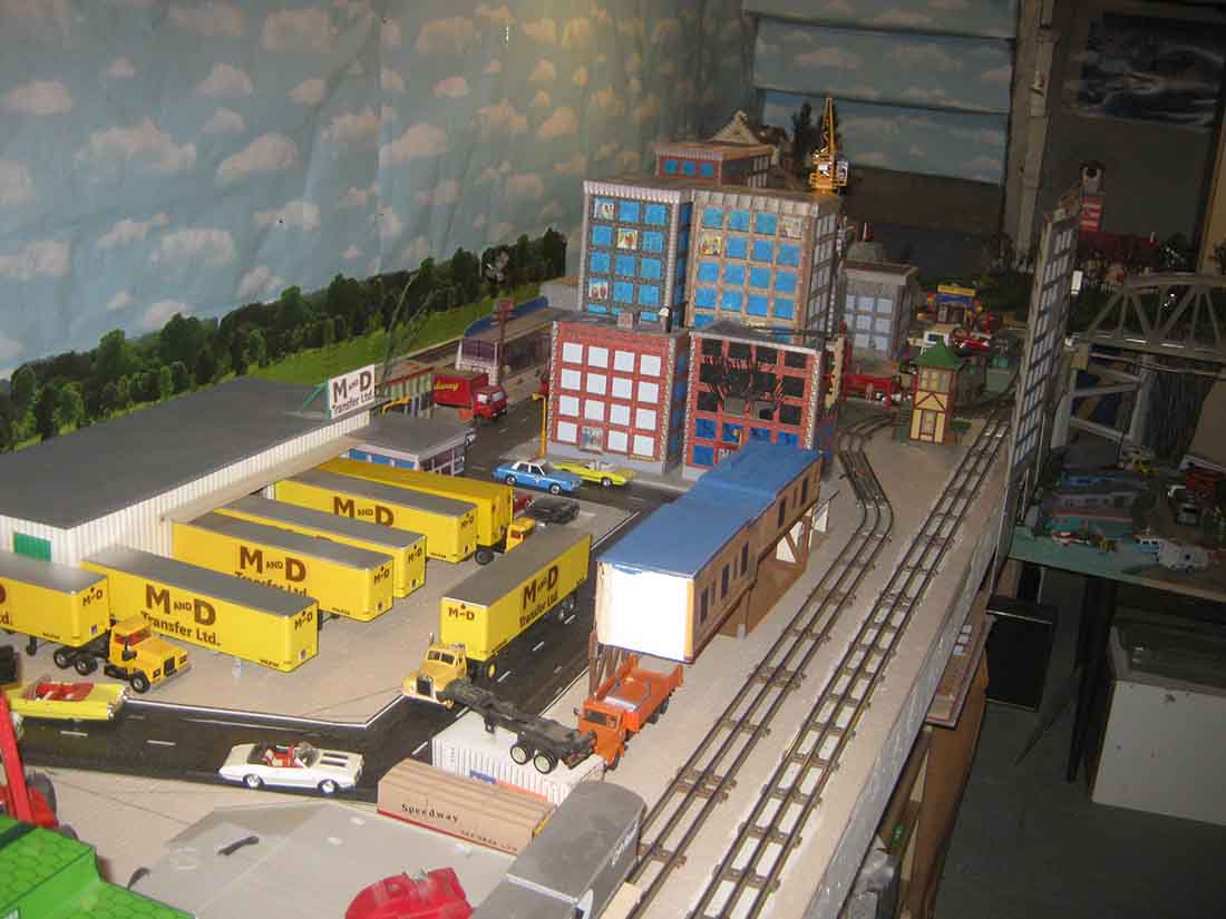 lionel model train warehouse