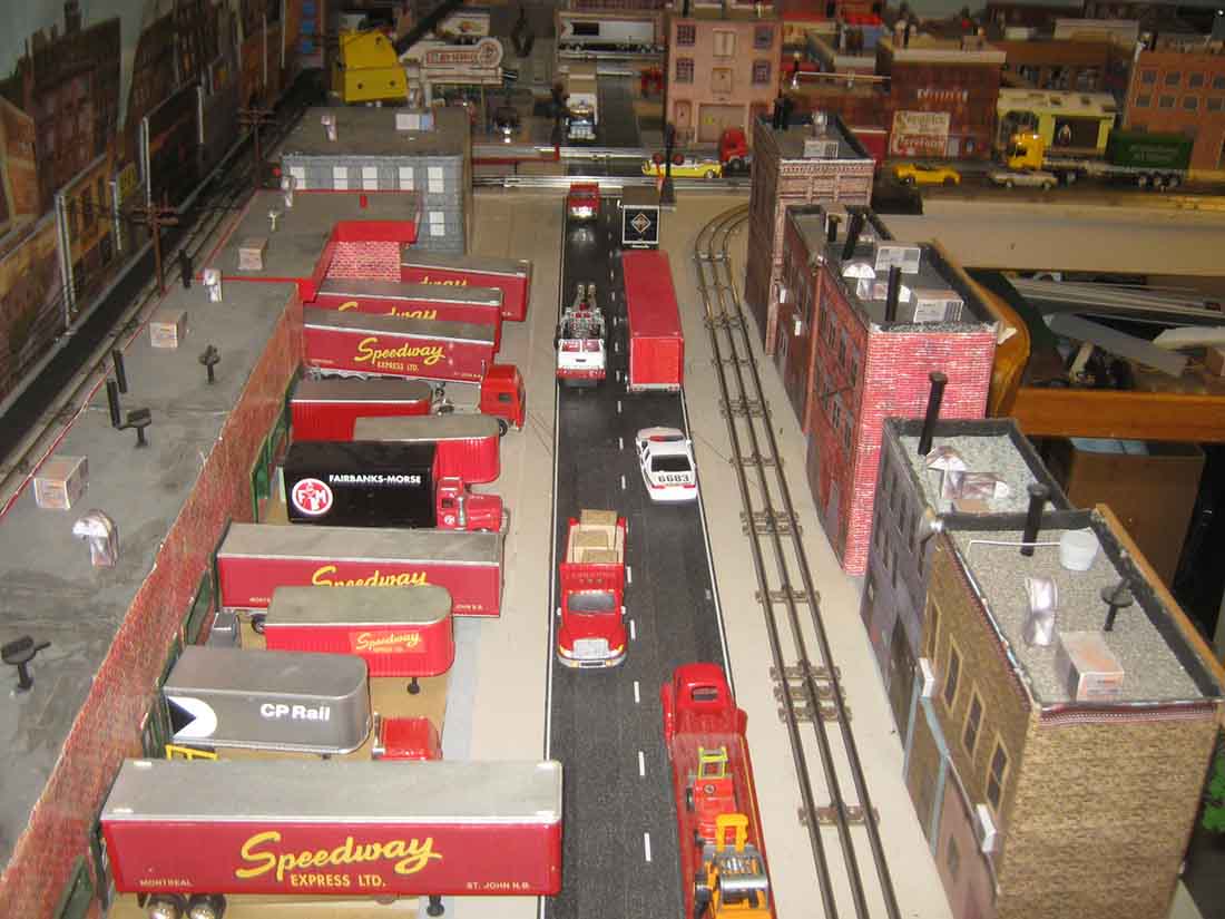 lionel model train truck warehouse