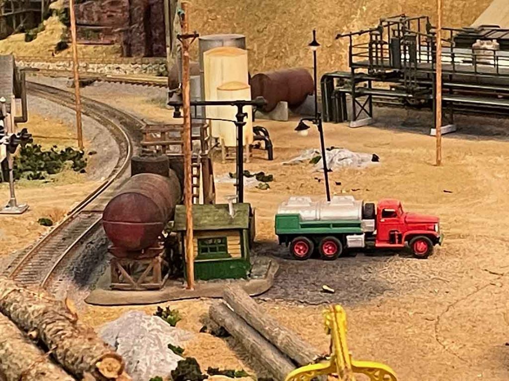 Ho Scale Maypole HO scale lumber yard - Model railroad layouts plansModel railroad ...