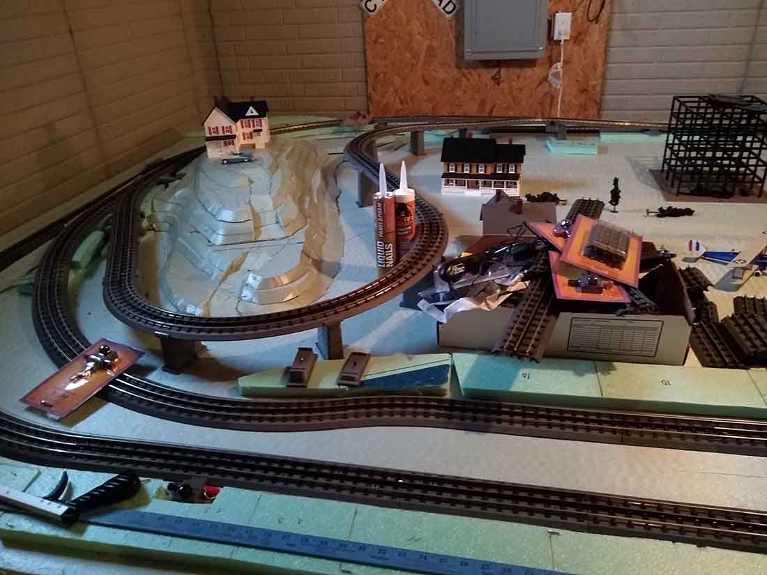 model railroad loop shorting track