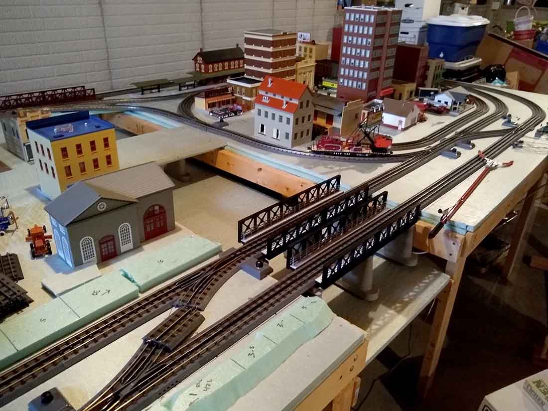 model railroad double loop shorting track