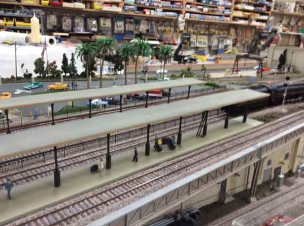 HO scale Santa Fe model railroad layouts platform
