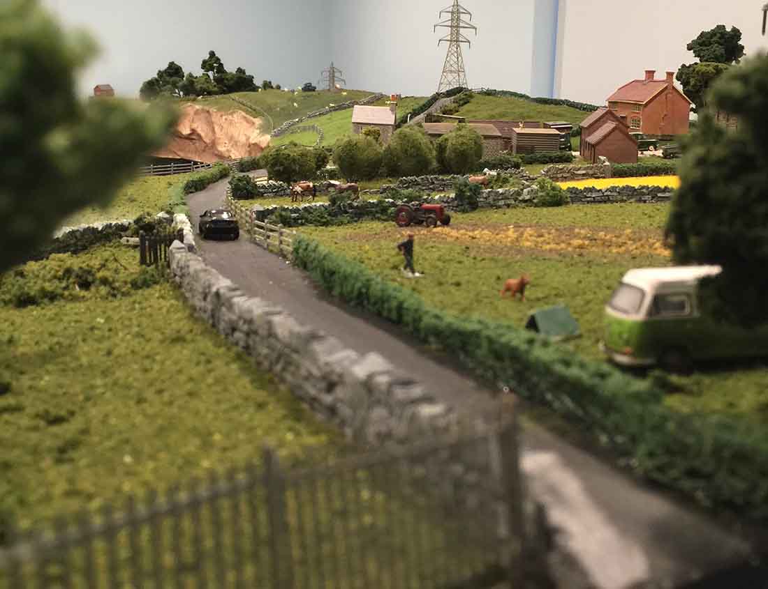 model railway country lane