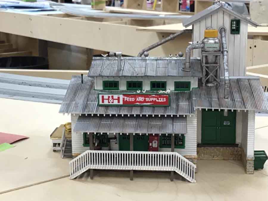 HO scale pet feed store