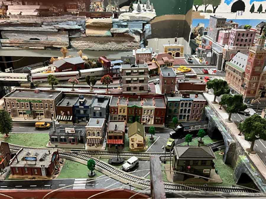 HO scale train layout model railroad