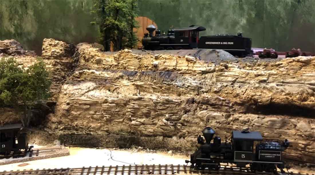 HO scale steam train