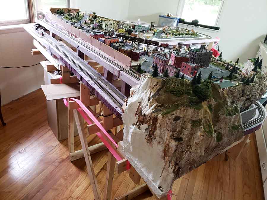 N scale model railroad module