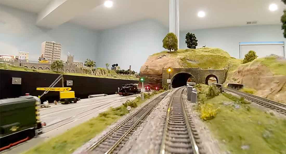 model railway tunnel signal