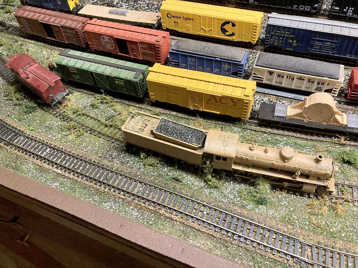 weathered locomotive freight HO scale