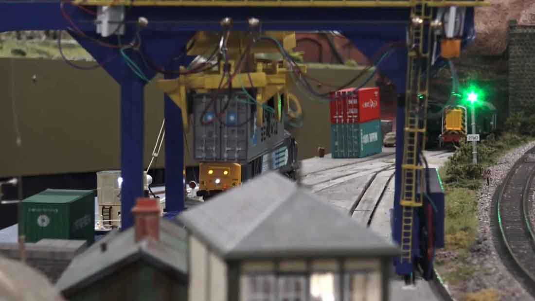 model railway freight crane