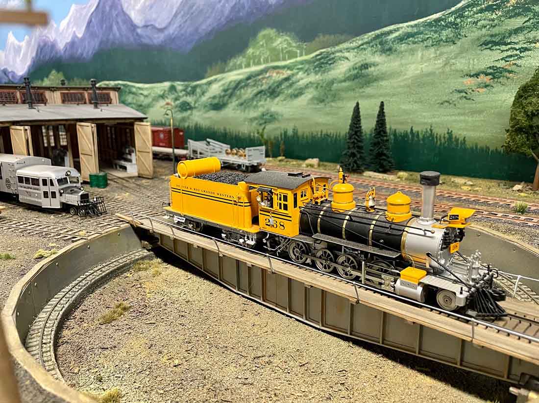 O scale building kits turntable