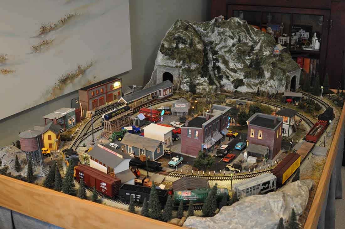 s scale trains overhead view