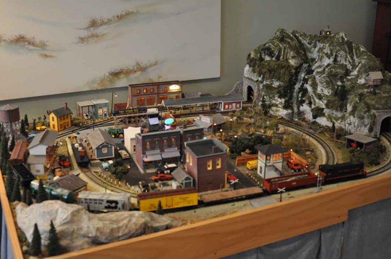 S scale train layouts - Model railroad layouts plansModel railroad ...