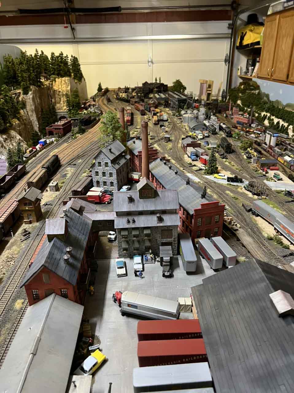 HO scale switching layout overhead view