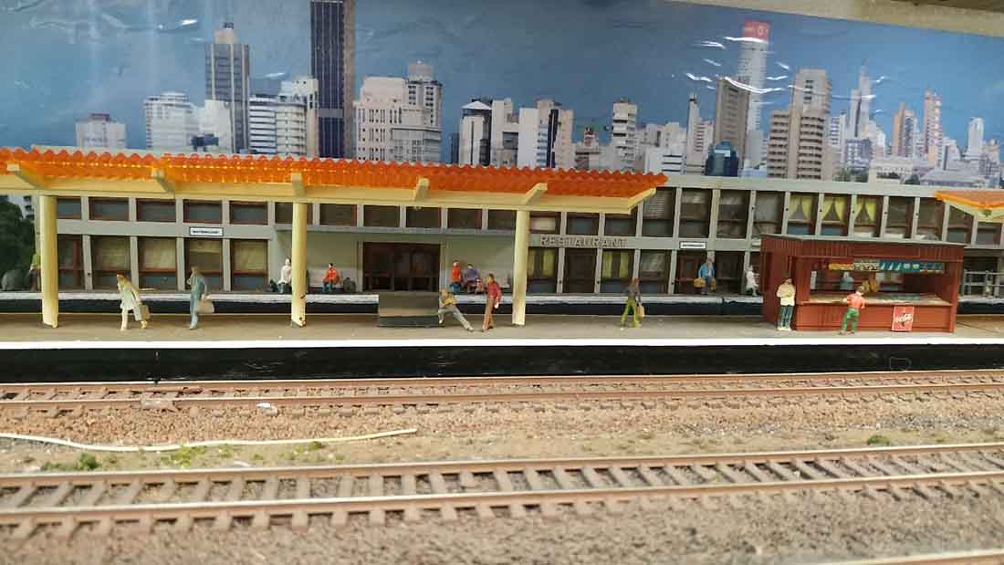 model railroad details passengers