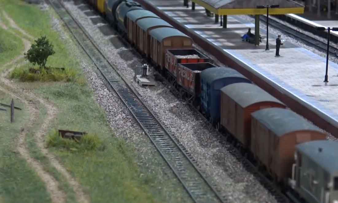 model train car track