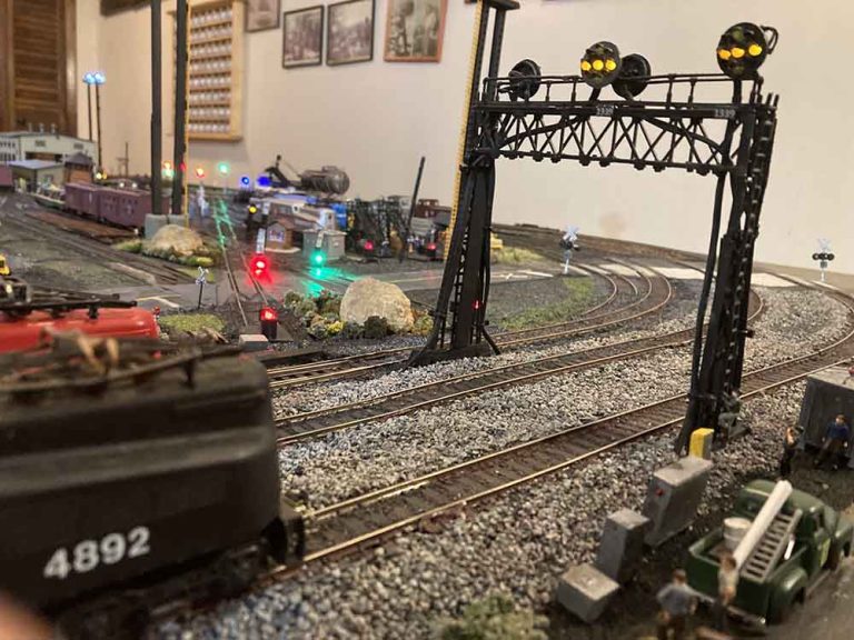 Model train signal lights Model railroad layouts plansModel railroad