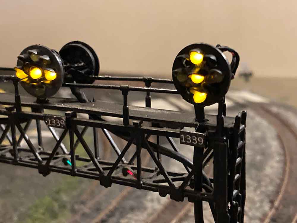 model train signal lights