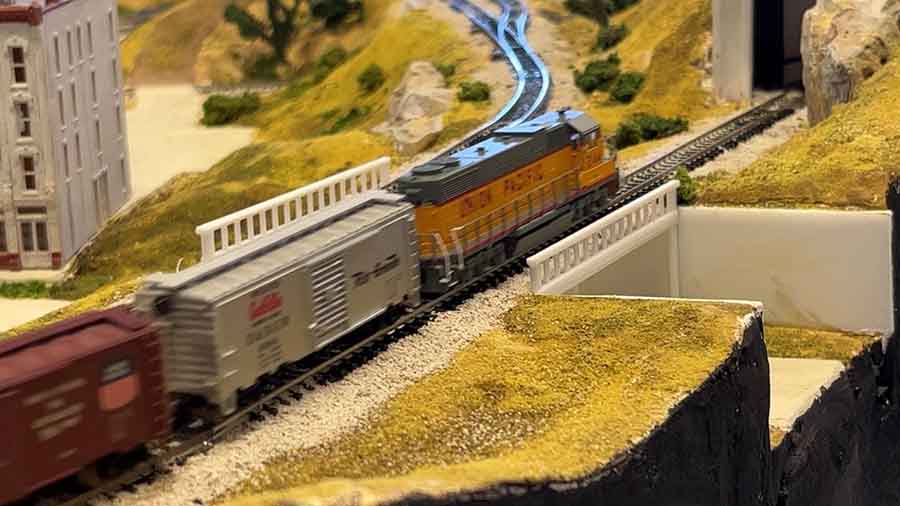 start of incline model train