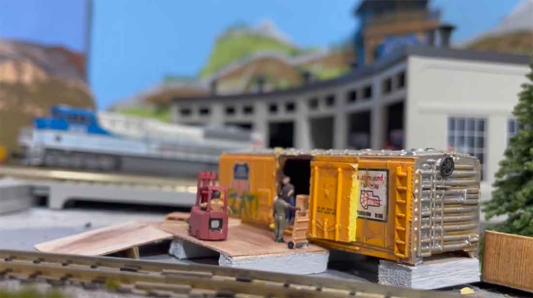 model railroad scenes turntable