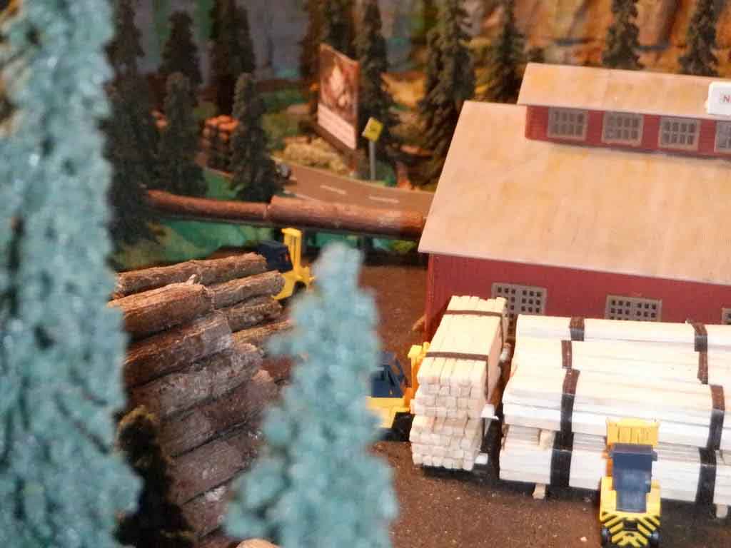 n scale railroad forklifts