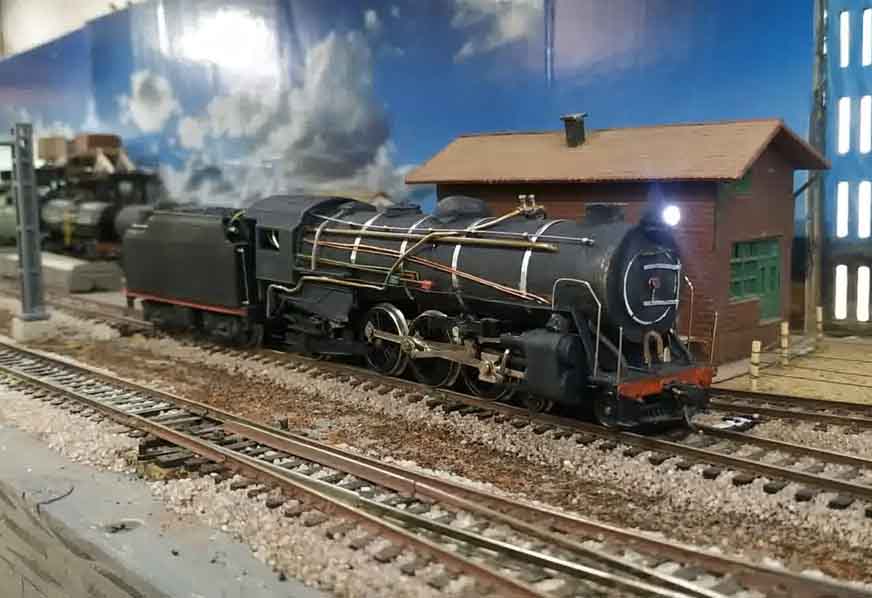 model train loco running