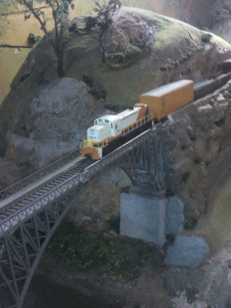 HO scale diesel loco - Model railroad layouts plansModel railroad ...