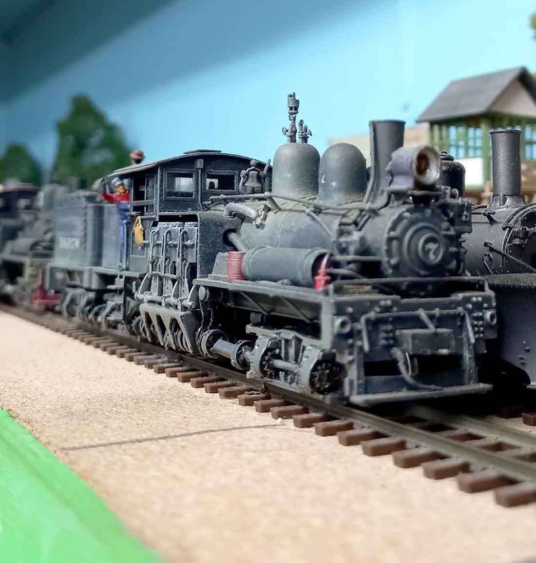 HON3 scale model train logging locomotive