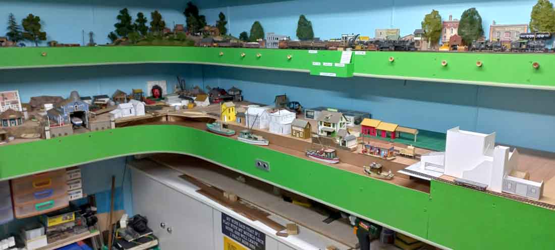 HOn3 scale model train shelf layout