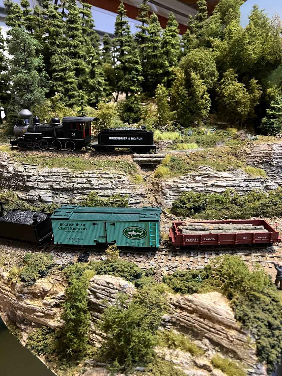 On30 train layout freight car