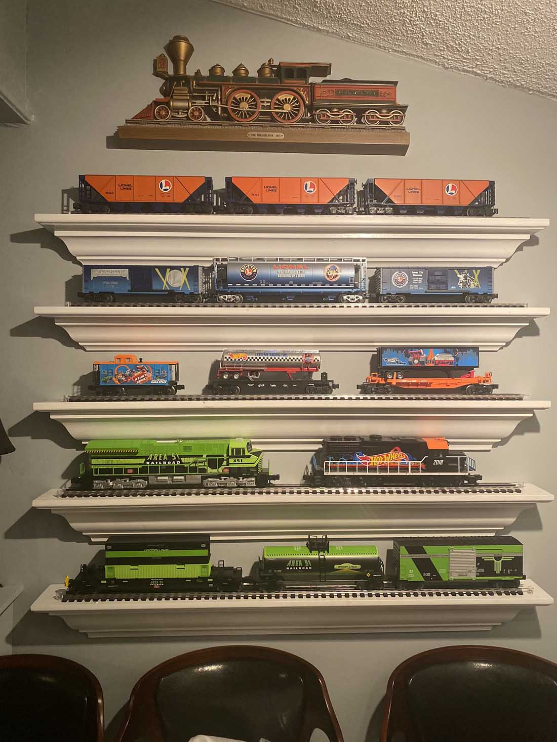 O scale model train storage shelf