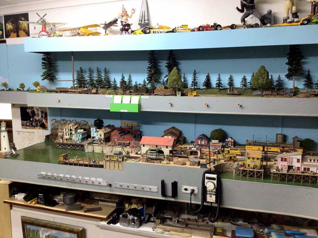 HOn3 shelf model railroad Model railroad layouts plansModel railroad