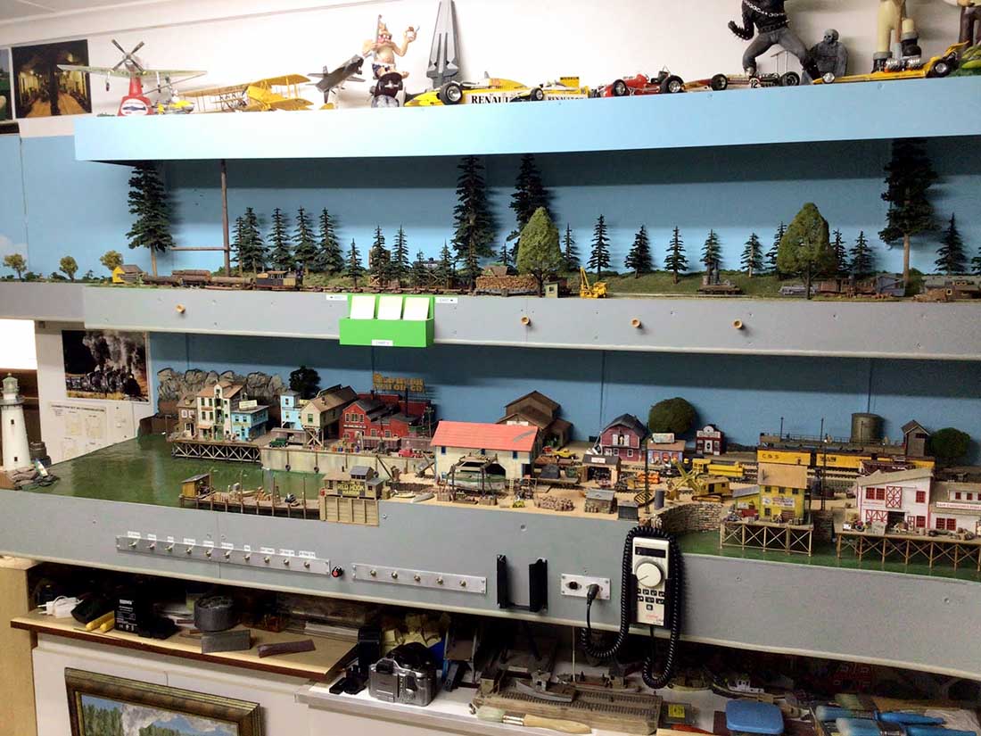 HOn3 shelf model railroad