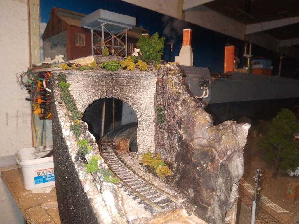 Building model railroad tunnels - Model railroad layouts plansModel ...