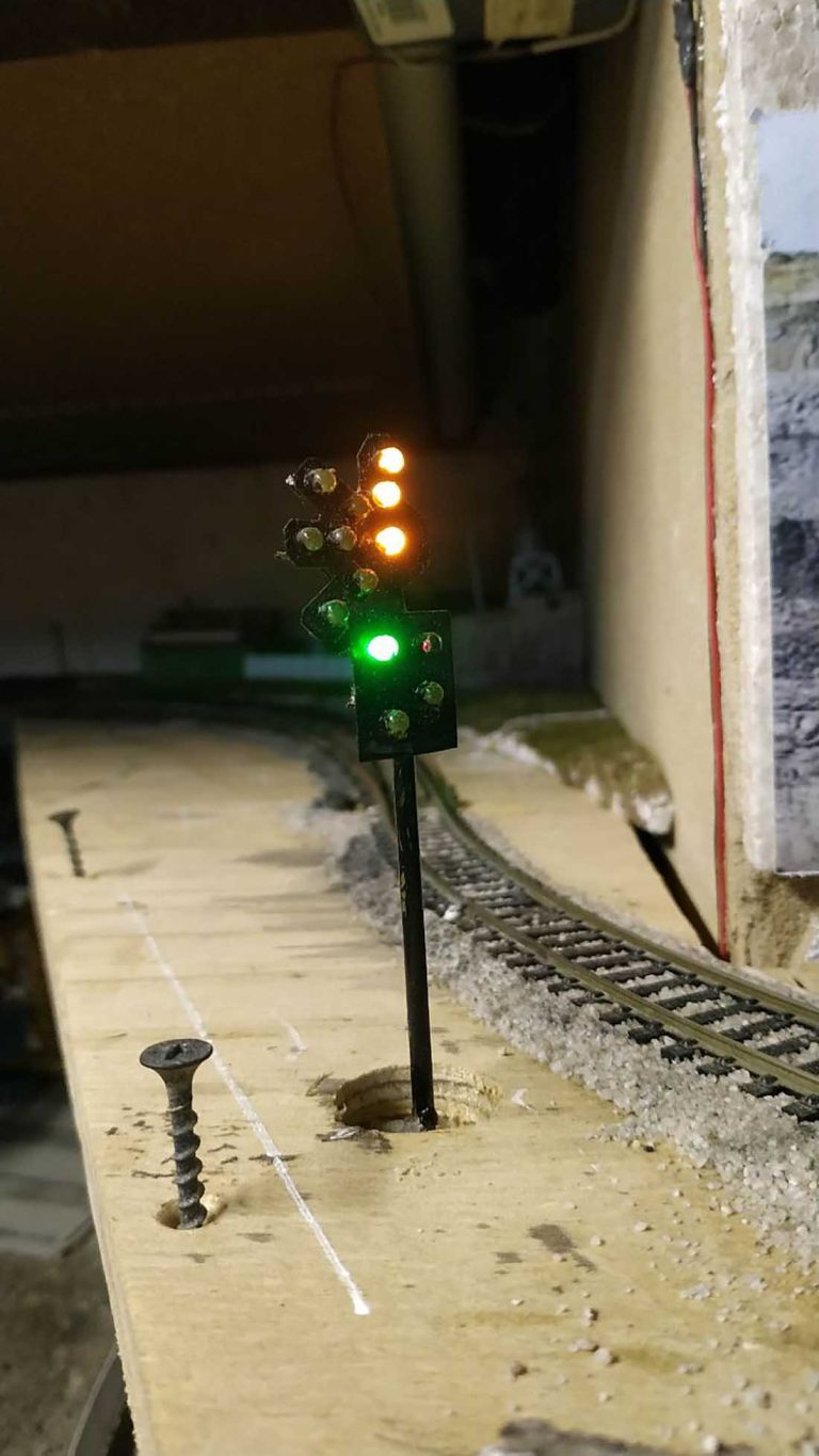 HO scale railroad signals Model railroad layouts plansModel railroad
