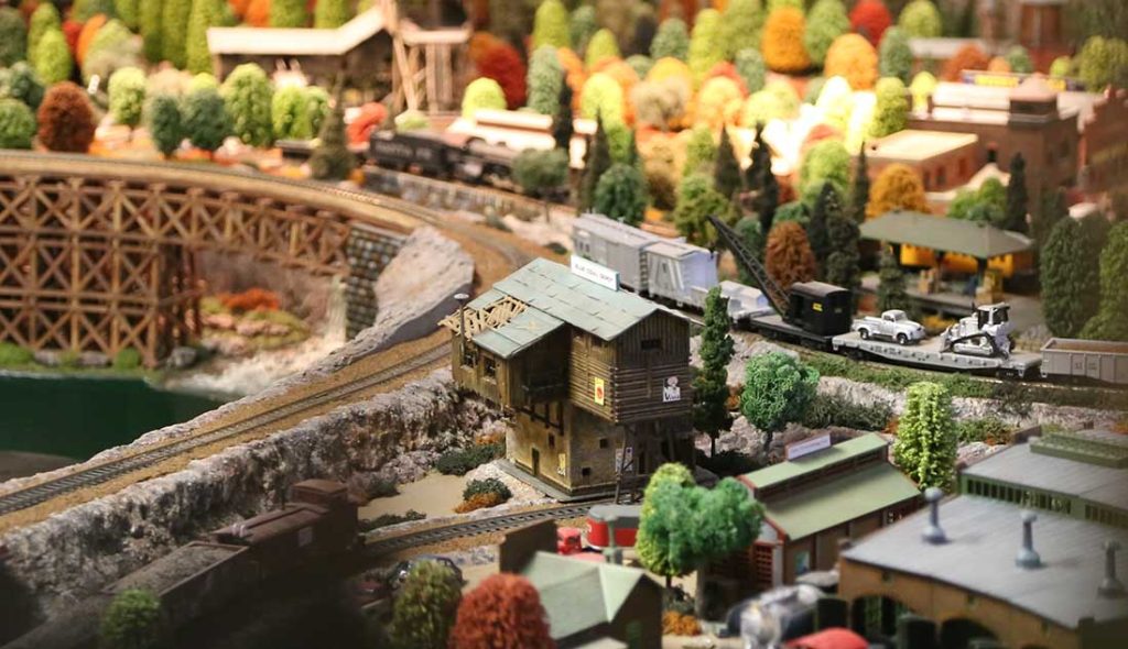 16x16 HO scale layout - Model railroad layouts plansModel railroad ...