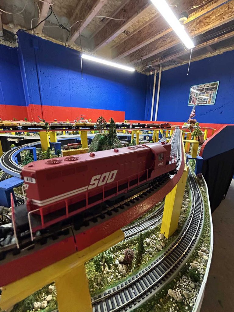 Elevated model train track Model railroad layouts plansModel railroad