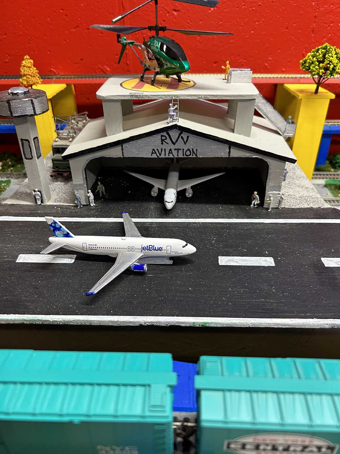 model train airport