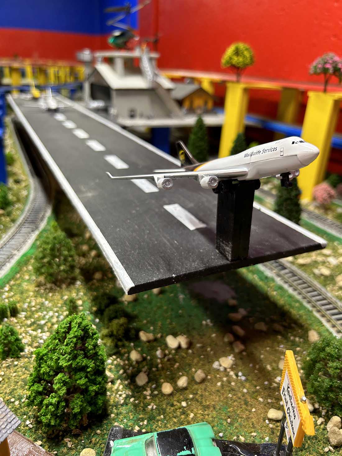 model train airport